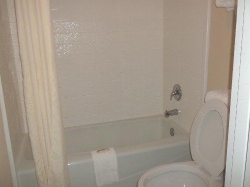 Days Inn by Wyndham Fort Lauderdale Airport Cruise Port image 4